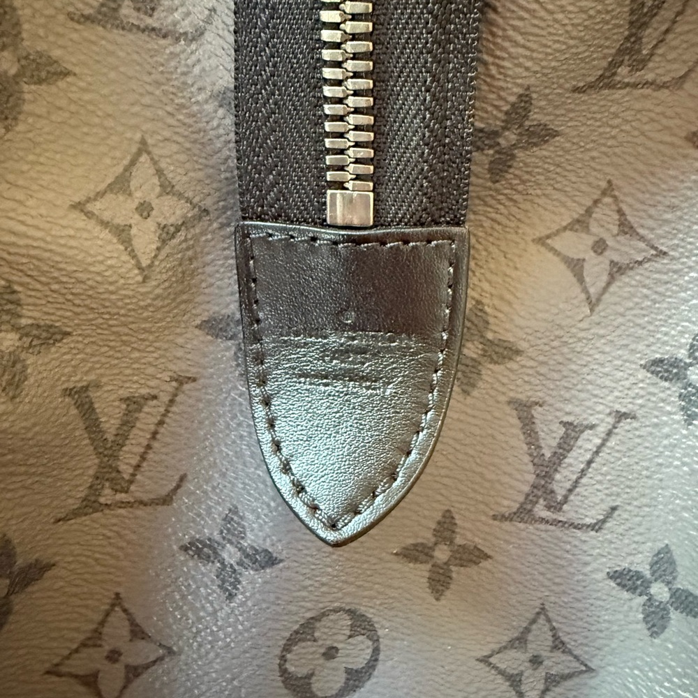 Louis Vuitton Eclipse Cabas Monogram Gm Travel To… - image 8